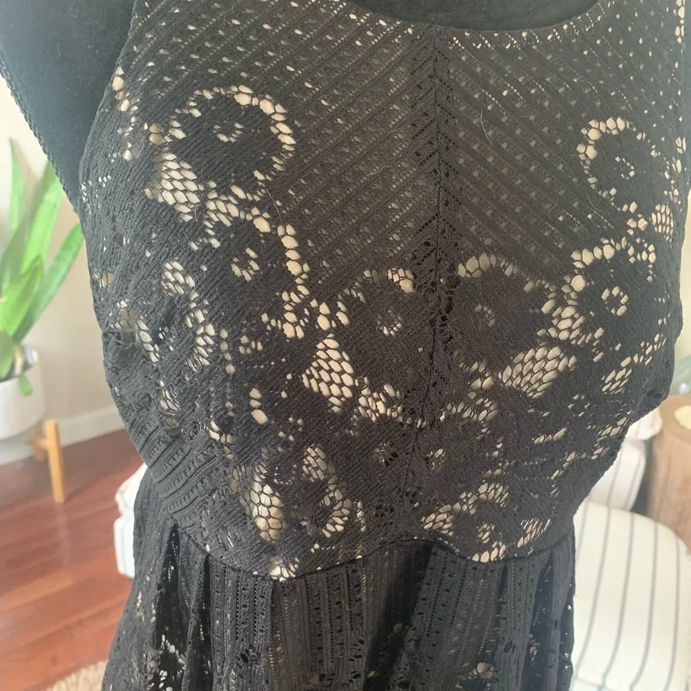Free People Rocco Black Lace Mini Dress with Nude Liner. Womens Size 2 NWOT - Picture 4 of 16